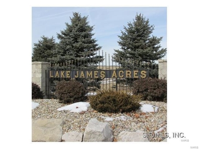 7462 Lake James Dr, Edwardsville, IL
