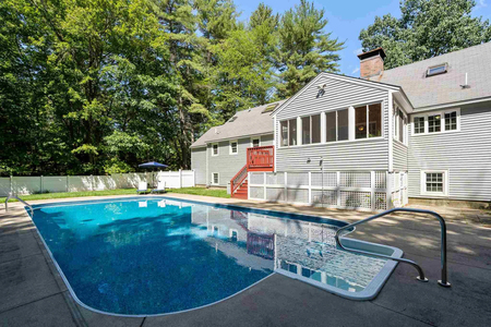 3 Carriage Ln, Bedford, NH