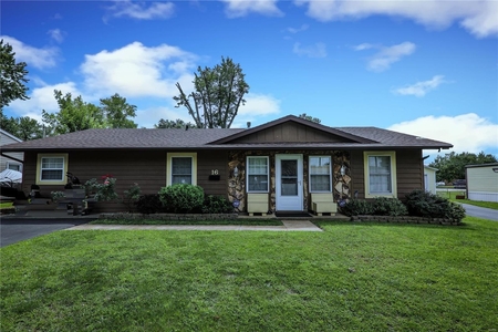 16 Countryside Dr, Caseyville, IL
