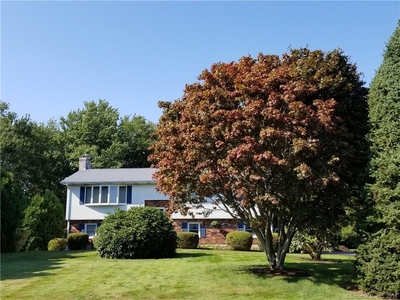 31 Meadow Dr, Waterford, CT