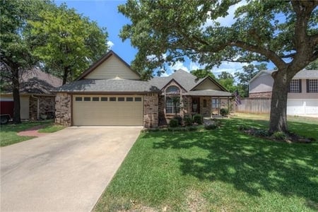 7457 Woodhaven Dr, North Richland Hills, TX