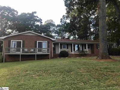 1069 Country Club Rd, Pickens, SC
