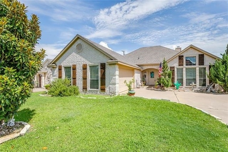 1605 W Westhill Dr, Cleburne, TX