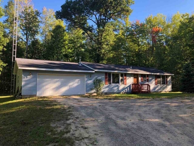 478 Hunting Party Ct, Roscommon, MI