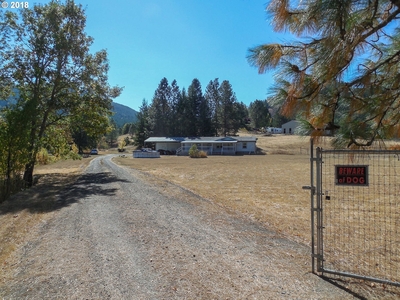 424 Crater Rd, Camas Valley, OR