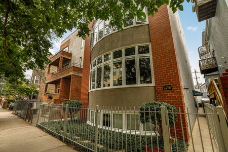 2428 N Southport Ave, Chicago, IL