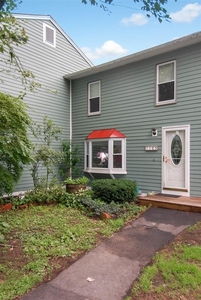 1105 Piscassic St, Newmarket, NH