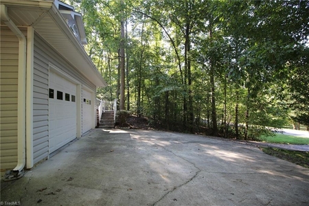 2748 Stable Hill Trl, Kernersville, NC