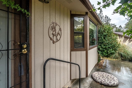550 Bolt Mountain Rd, Grants Pass, OR