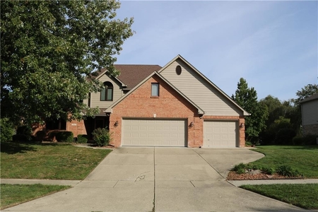 2511 Willow Lakes East Blvd, Greenwood, IN