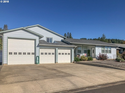 1223 E Third Ave, Sutherlin, OR