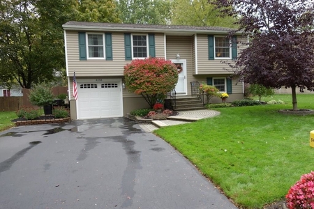 4258 Stepping Stone Ln, Liverpool, NY