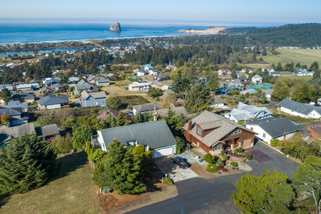 35560 Topping Rd, Pacific City, OR