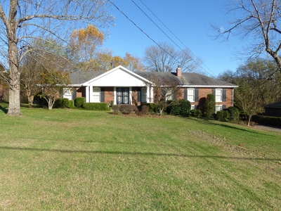 107 Country Club Dr, Hendersonville, TN