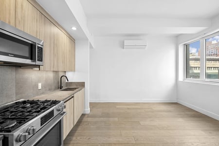24-16 QUEENS Plaza S, Queens, NY, 11101 - Photo 1