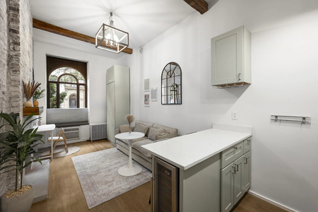 221 W 21ST Street, Manhattan, NY, 10011 - Photo 1