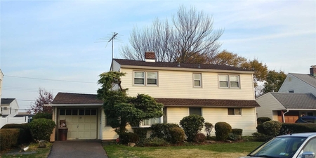 21 The Plains Rd, Levittown, NY