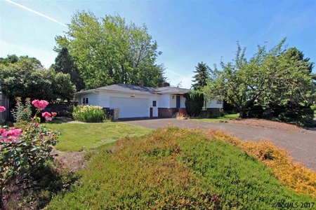 2420 Pine Ln, Albany, OR