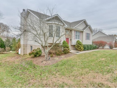 150 S Pointe Ct, Kingsport, TN