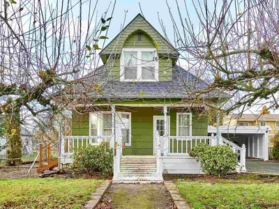 136 N 3rd St, Jefferson, OR