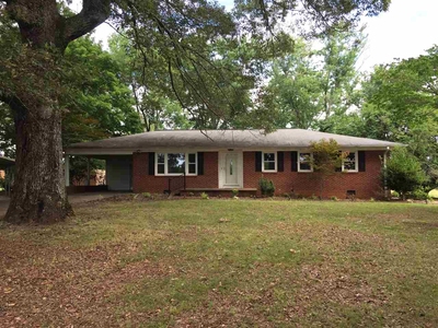 136 Toms Lake Rd, Forest City, NC