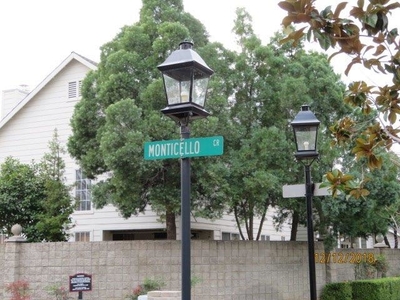1060 E Monticello Cir, Fresno, CA