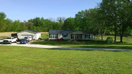 812 Old Sand Rd, New Harmony, IN