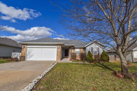 321 W Cherokee Path, Clever, MO