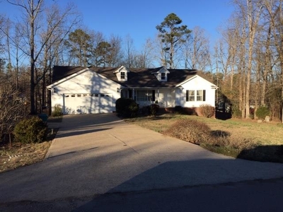 207 Lakeview Dr, Hohenwald, TN