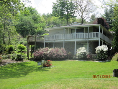 406 Hickory Hill Dr, Spruce Pine, NC