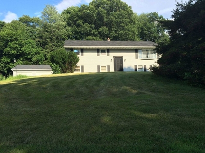24 Lakeview Dr, Newburgh, NY