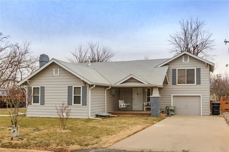 817 Nw 34th St, Moore, OK