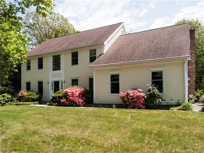 38 Carriage Dr, Bethany, CT