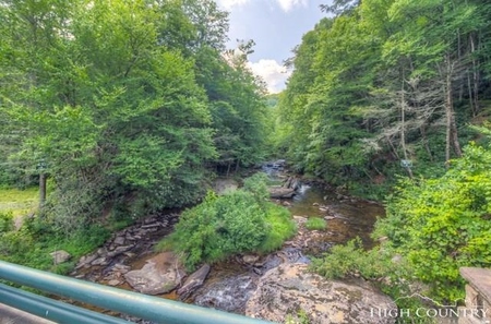 509 Twin Rivers Dr, Boone, NC