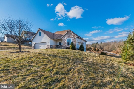 91 Old State Rd, Shermans Dale, PA