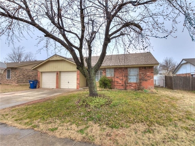 725 W Perry Dr, Mustang, OK
