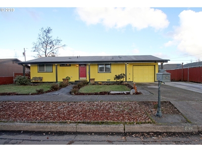 635 S 40th St, Springfield, OR
