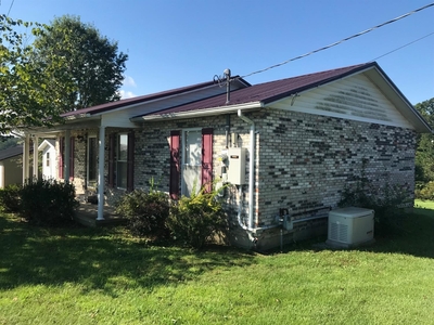 318 Russell Dr, Campton, KY
