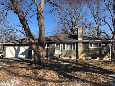 52 Lakeview Dr, Valparaiso, IN
