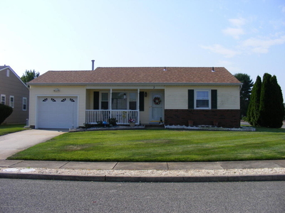 3 Coventry Rd, Toms River, NJ