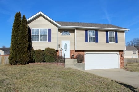 528 Copper Bend Rd, Maryville, IL