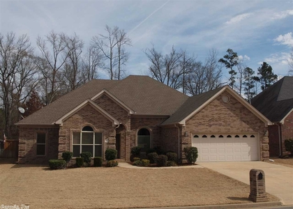 269 Lake Valley Dr, Maumelle, AR