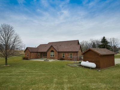 28 Tracemore Ln, West Liberty, OH
