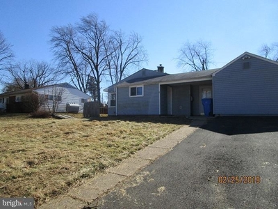 70 Indian Park Rd, Levittown, PA