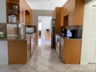 9825 Nw 28th Pl, Coral Springs, FL