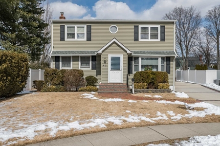 40 Carrie Ave, Bethpage, NY