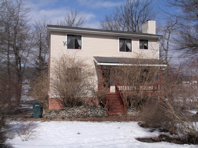 1443 Waterfront Dr, Tobyhanna, PA