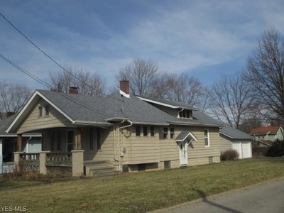 194 Erskine Ave, Youngstown, OH
