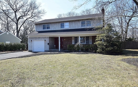 555 Brooklyn Blvd, Brightwaters, NY