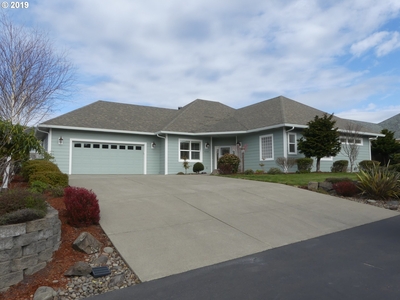 2266 Willow Loop, Florence, OR